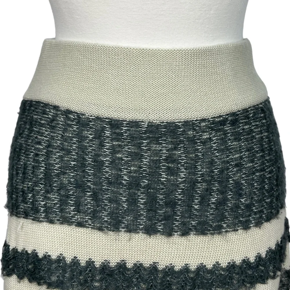 Cambridge Dry Goods Sweater Skirt Gray and Cream Mixed Fibers